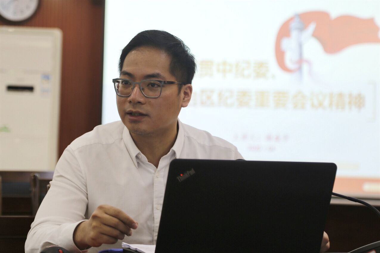 圖4:謝威宇作第二期“主業微課堂”授課.jpg